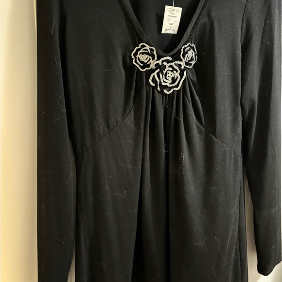 NWT White House Black Market black tunic with rose/camelia detail - Picture 6 of 6